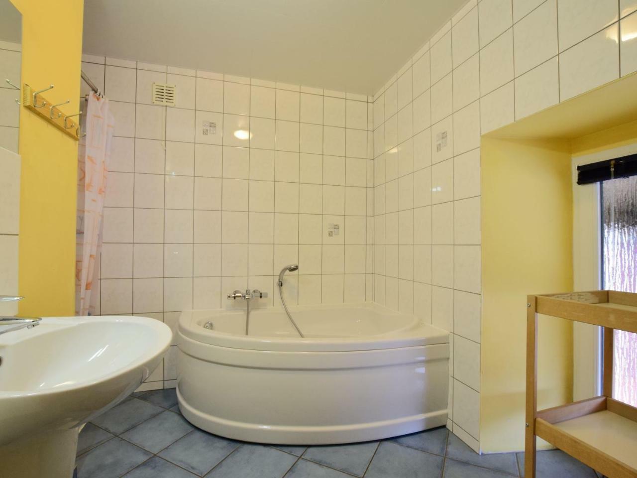 Comfortable Cottage In Neufmoulin With Meadow View Houffalize Eksteriør billede