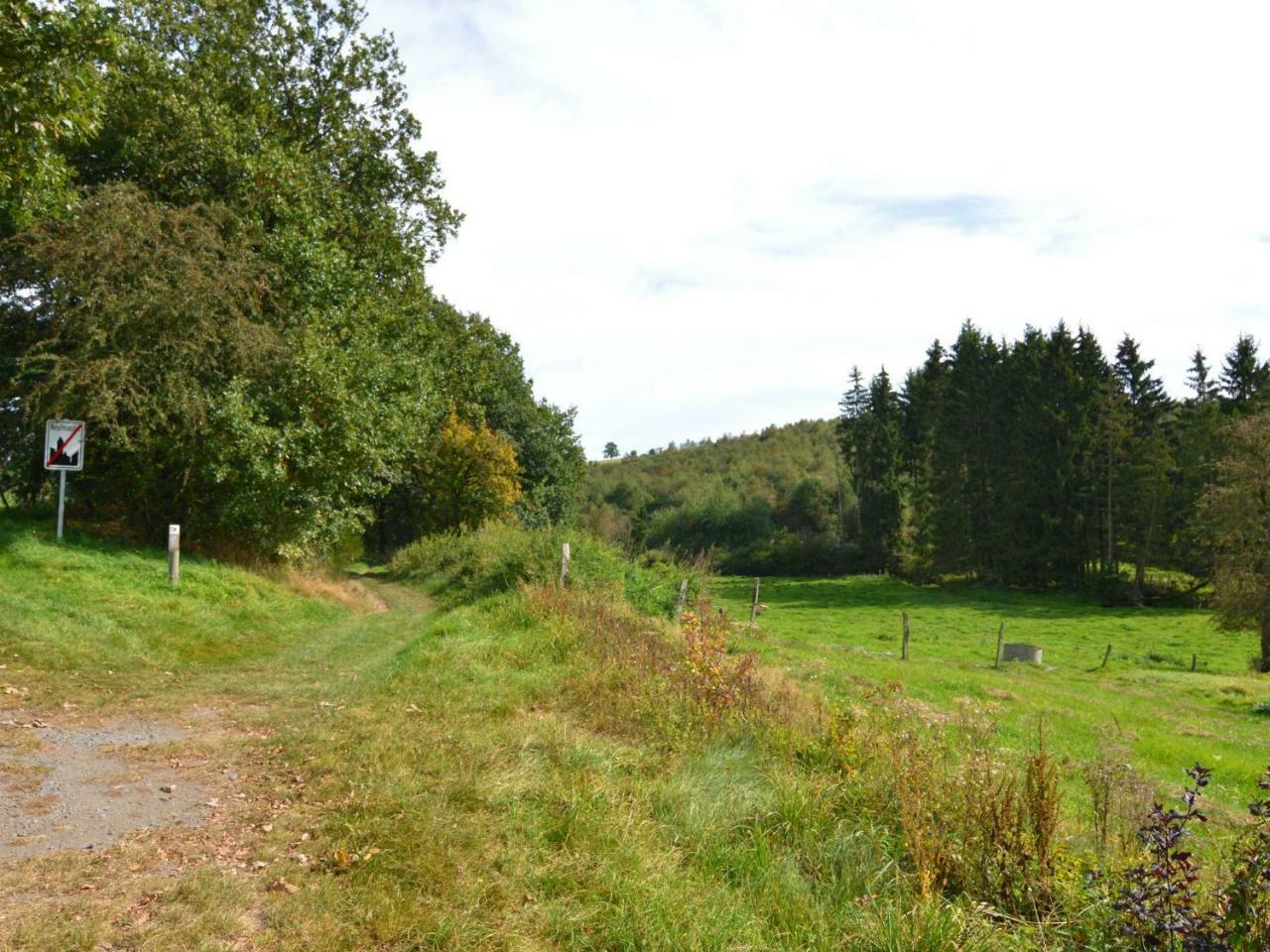 Comfortable Cottage In Neufmoulin With Meadow View Houffalize Eksteriør billede